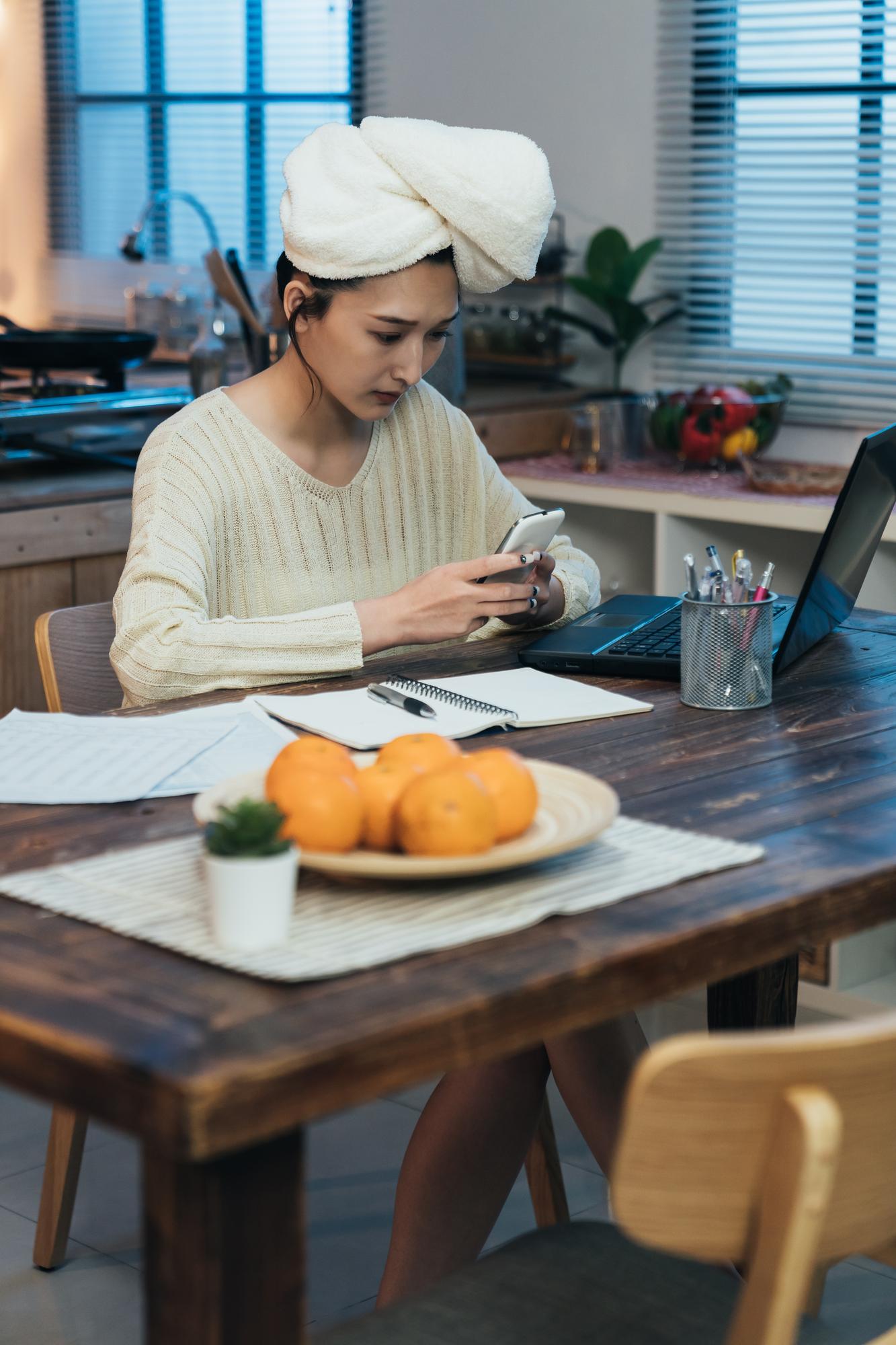 Customer service chef answering emails in a small studio
